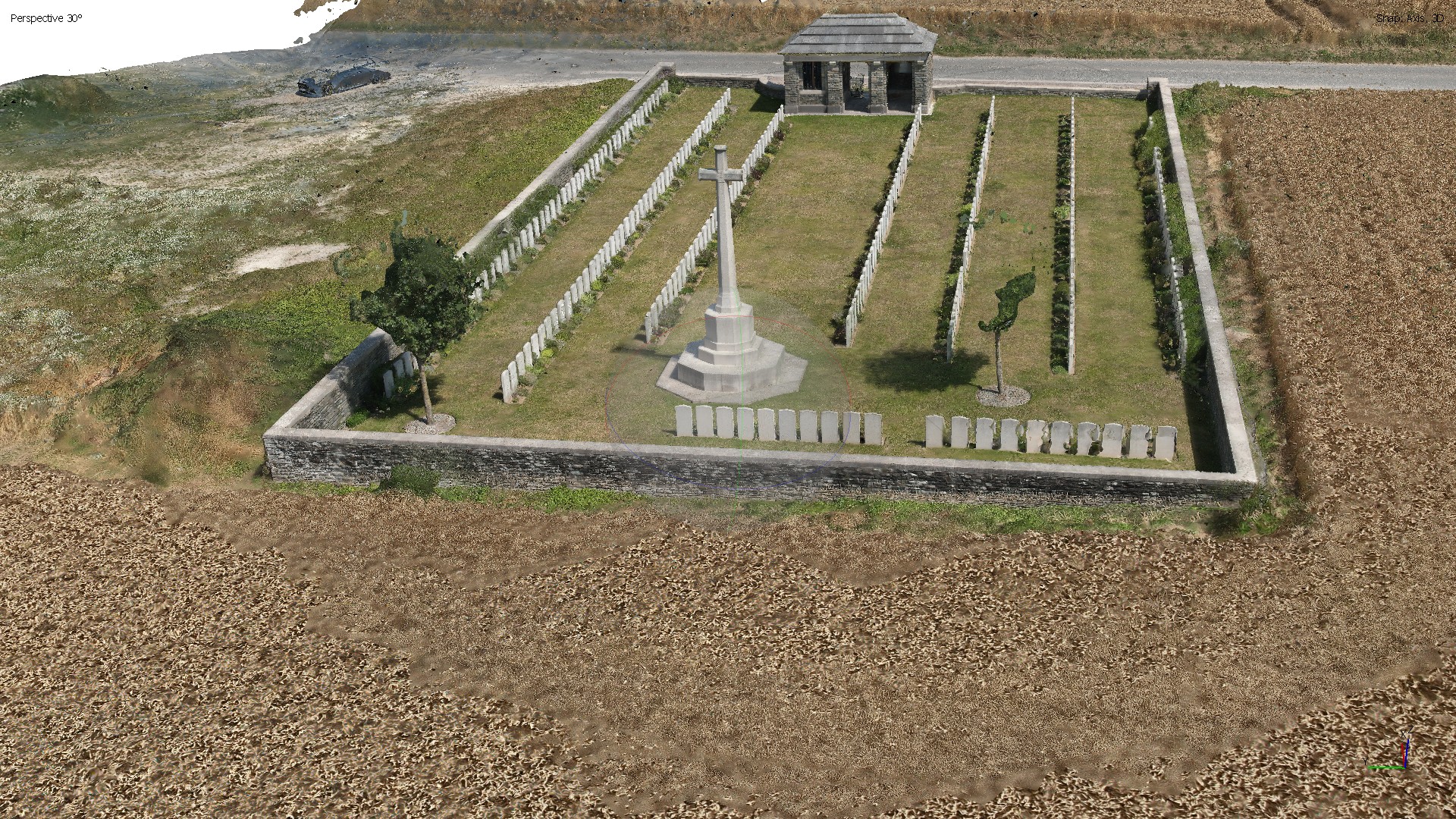 Gros plan du bâtiment d'entrée en pierre avec l'inscription gravée Orival Wood British Cemetery et cotation du faîtage à 6,077 m